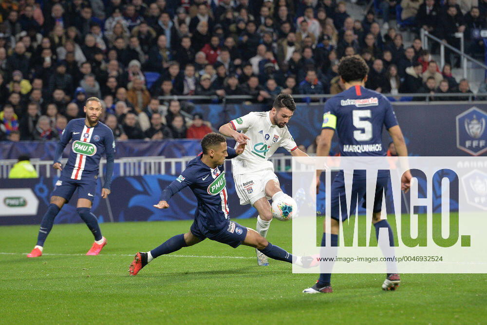 Leo Dubois (lyon) vs Pablo Sarabia (psg) FOOTBALL : Olympique Lyonnais vs Paris Saint Germain - Coupe de France - 1 2 finale - 04 03 2020 FredericChambert Panoramic