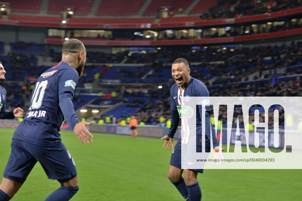 Joie de Kylian MBappe et Neymar (psg) FOOTBALL : Olympique Lyonnais vs Paris Saint Germain - Coupe de France - 1 2 finale - 04 03 2020 FredericChambert Panoramic