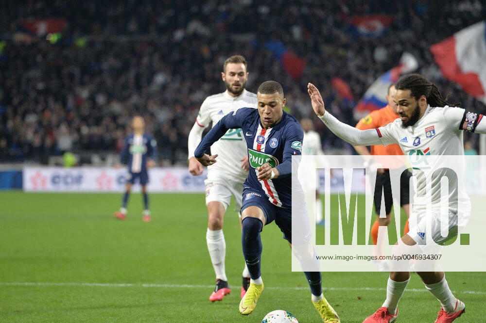 Jason Denayer (lyon) vs Kylian Mbappe (psg) FOOTBALL : Olympique Lyonnais vs Paris Saint Germain - Coupe de France - 1 2 finale - 04 03 2020 FredericChambert Panoramic