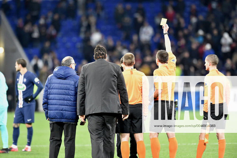 Rudi Gardia (lyon) et Ruddy Buquet (arbitre) FOOTBALL : Olympique Lyonnais vs Paris Saint Germain - Coupe de France - 1 2 finale - 04 03 2020 FredericChambert Panoramic