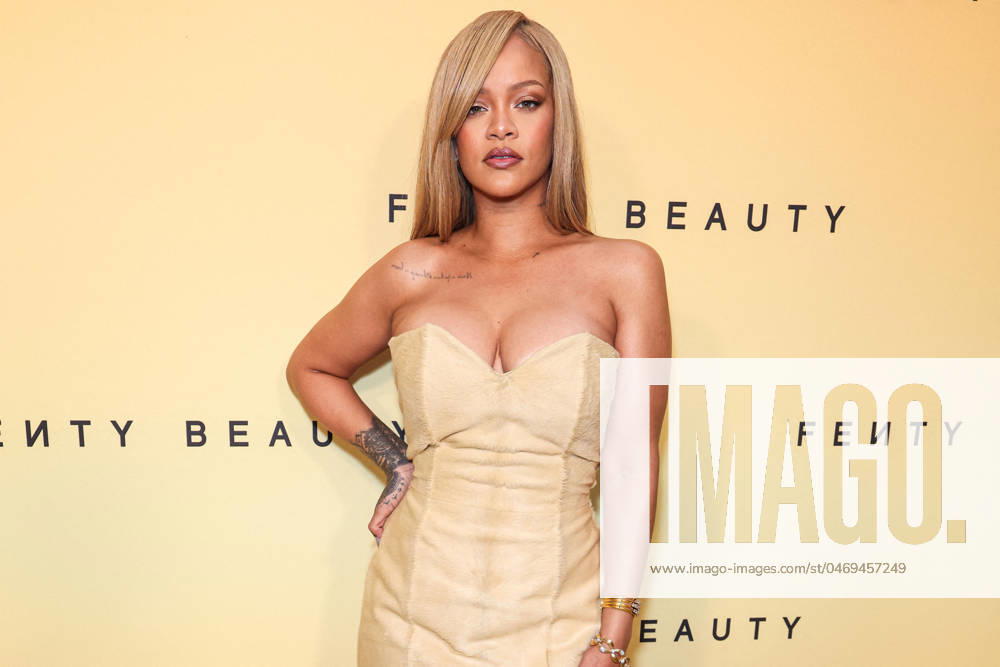 Bilder des Jahres 2024, Entertainment 04 April Entertainment Themen der Woche KW17 Rihanna x Fenty Beauty Launch - LA Barbadian singer, businesswoman, actress, model and songwriter Rihanna (Robyn Rihanna Fenty) arrives at the Rihanna x Fenty Beauty New Product Launch For Fenty Beauty Soft Lit Naturally Luminous Longwear Foundation held at 7th Street Studios in Los Angeles, California, USA on April 26, 2024. Photo by Xavier Collin Image Press Agency ABACAPRESS.COM Los Angeles California United States