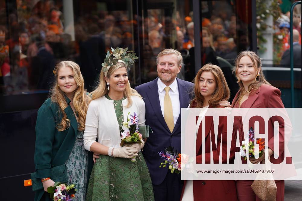Emmen - The king and his family and members of the royal family celebrate King s Day in Emmen, Drenthe. However, King Willem Alexander and Queen Maxima first have their photo taken with their daughters Anp Hollandse Hoogte Persbureau Meter netherlands out - belgium out