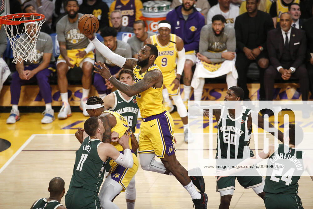 Los Angeles, California, U.S: Los Angeles Lakersâ€⠢ LeBron James (23) goes to basket during an NBA, Basketball Herren, USA basketball game between Los Angeles Lakers and Milwaukee Bucks, Friday, March 6, 2020, in Los Angeles. Los Angeles U.S. - ZUMAc68_ 20200306_zaf_c68_048