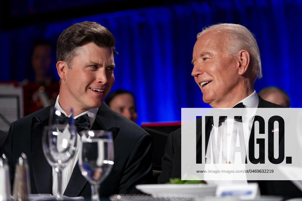 United States President Joe Biden speaks with Comedian Colin Jost during the White House Correspondents Dinner at the Washington Hilton in Washington, DC on Saturday, April 27, 2024 Washington USA - ZUMAs152 20240427_faa_s152_041