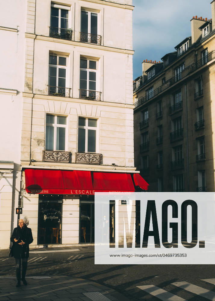 Travelpictures Paris Paris, 02 04 2024 Travelpictures, A restaurant with a red marquise