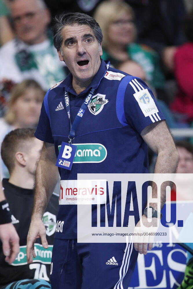 TUI Arena, Hanover, league match, 1 Bundesliga, TSV Hanover Burgdorf vs Frisch Auf Goeppingen, in the picture Carlos Ortega coach, Han Burgdorf TSV Hanover Burgdorf vs Frisch Auf Goeppingen