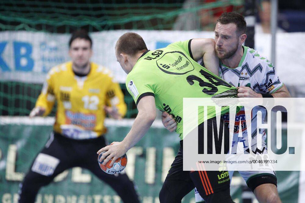 TUI Arena, Hanover, League match, 1 Bundesliga, TSV Hanover Burgdorf vs Frisch Auf Goeppingen, in the picture Morten Olsen 34, Han Burgdorf in duel with Jakob Bagersted 14, Goeppingen TSV Hanover Burgdorf vs Frisch Auf Goeppingen