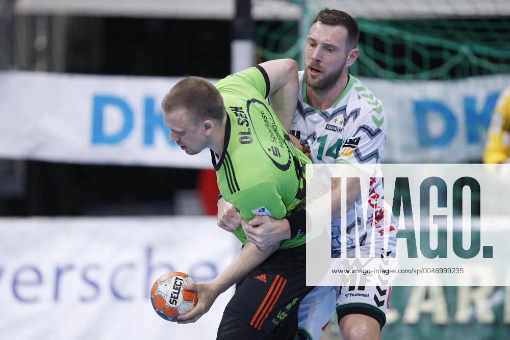 TUI Arena, Hanover, League match, 1 Bundesliga, TSV Hanover Burgdorf vs Frisch Auf Goeppingen, in the picture Morten Olsen 34, Han Burgdorf in duel with Jakob Bagersted 14, Goeppingen TSV Hanover Burgdorf vs Frisch Auf Goeppingen