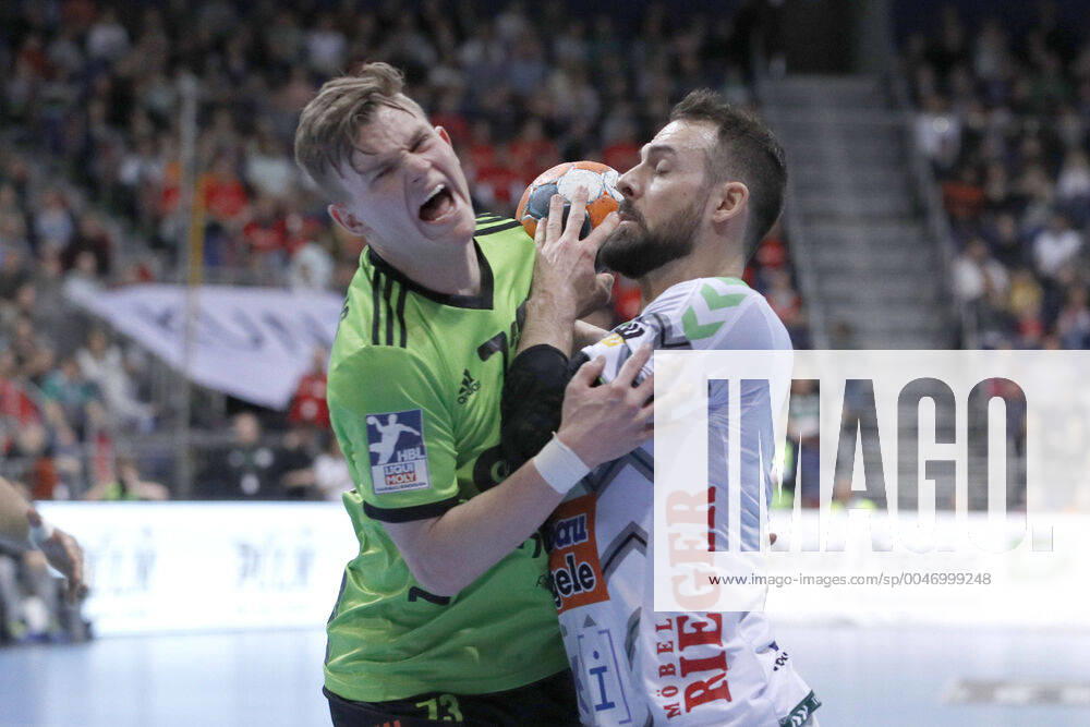 TUI Arena, Hanover, League match, 1 Bundesliga, TSV Hanover Burgdorf vs Frisch Auf Goeppingen, in the picture Timo Kastening 73, Han Burgdorf in duel with Tim Kneule 4, Goeppingen TSV Hanover Burgdorf vs Frisch Auf Goeppingen