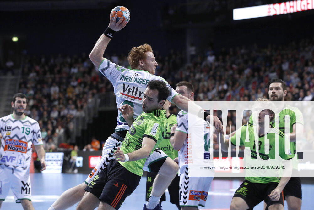 TUI Arena, Hanover, league match, 1 Bundesliga, TSV Hanover Burgdorf vs Frisch Auf Goeppingen, in the picture Nicolai Theilinger 3, Goeppingen faces Christian Ugalde Garcia 23, Han Burgdorf by TSV Hanover Burgdorf vs Frisch Auf Goeppingen