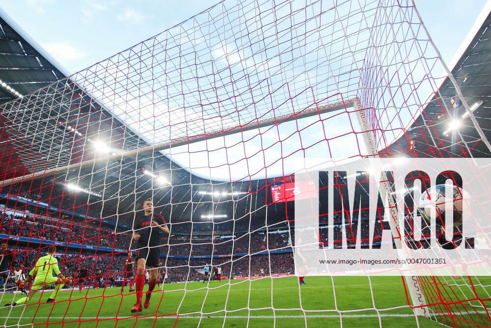 Soccer Bundesliga, 25 Matchday, FC Bayern Muenchen 1 FC Augsburg Leon Goretzka FC Bayern Muenchen scores the goal for 2 0 against goalkeeper Andreas Luthe FC Augsburg DFL regulations prohibit any use of photographs as image sequences and or quasi video GER, Soccer, Bundesliga, FC Bayern Muenchen 1 FC Augsburg, 08 03 2020 Munich