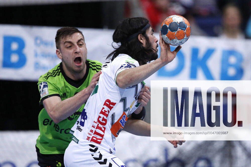 TUI Arena, Hanover, League match, 1 Bundesliga, TSV Hanover Burgdorf vs Frisch Auf Goeppingen, in the picture Nejc Cehte 3, Han Burgdorf in duel with Pouya Norouzinezhad 77, Goeppingen TSV Hanover Burgdorf vs Frisch Auf Goeppingen