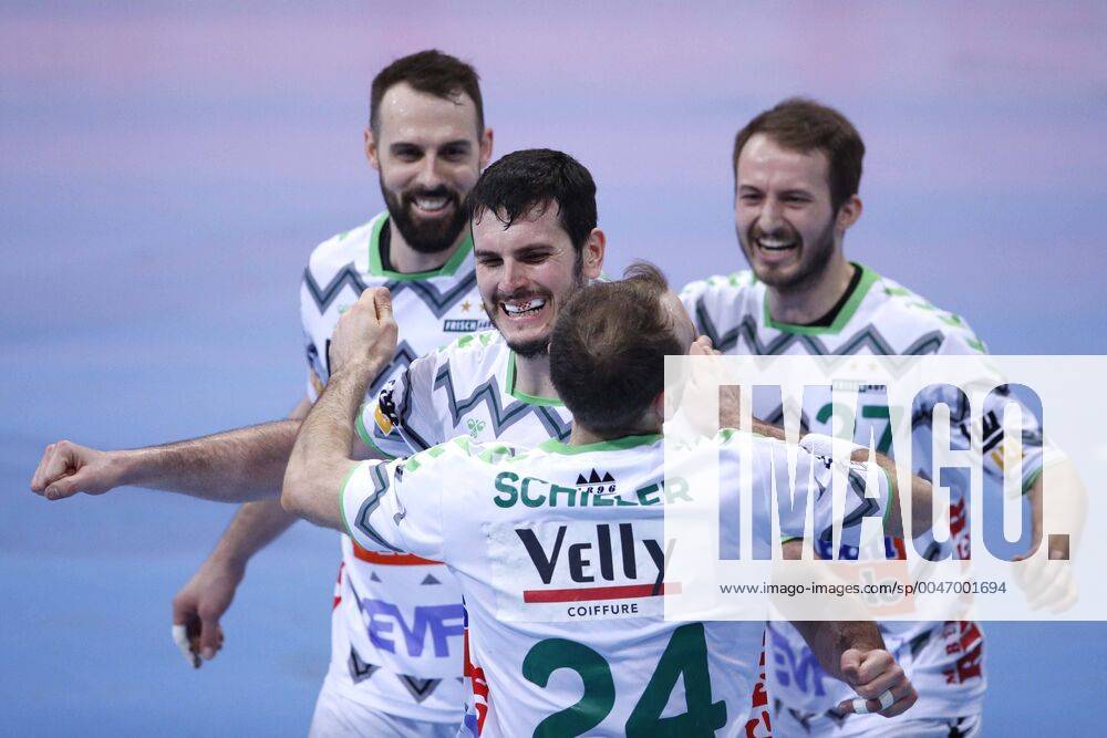 TUI Arena, Hannover, League game, 1 Bundesliga, TSV Hannover Burgdorf vs Frisch Auf Goeppingen, in the picture Tim Kneule 4, Goeppingen , Ivan Sliskovic 19, Goeppingen , Marcel Schiller 24, Goeppingen and Marco Rentschler 27, Goeppingen cheer after the win against Hannover TSV Hannover Burgdorf vs Frisch Auf Goeppingen