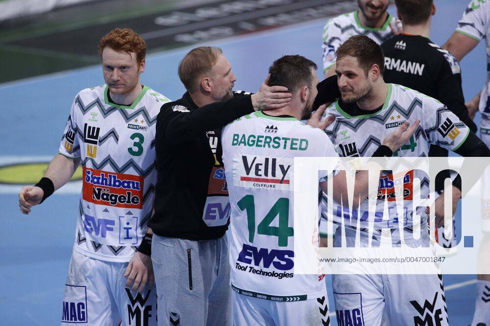 TUI Arena, Hannover, League game, 1 Bundesliga, TSV Hannover Burgdorf vs Frisch Auf Goeppingen, in the picture Nicolai Theilinger 3, Goeppingen , Hartmut Mayerhoffer Trainer, Goeppingen , Jakob Bagersted 14, Goeppingen and Kresimir Kozina 44, Goeppingen cheer after the win against Hannover TSV Hannover Burgdorf vs Frisch Auf Goeppingen