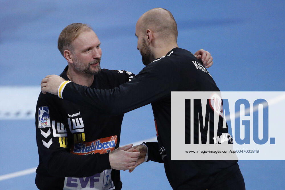 TUI Arena, Hannover, League game, 1 Bundesliga, TSV Hannover Burgdorf vs Frisch Auf Goeppingen, in the picture Hartmut Mayerhoffer coach, Goeppingen and Urh Kastelic 99, Goeppingen cheer after the win against Hannover TSV Hannover Burgdorf vs Frisch Auf Goeppingen
