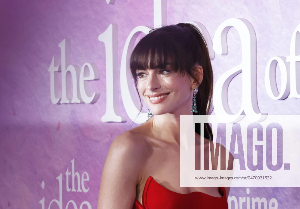 Entertainment Themen der Woche KW18 Anne Hathaway arrives on the red carpet at the Prime Video s The Idea Of You New York premiere at Jazz at Lincoln Center on Monday, April 29, 2024 in New York City. NYP20240429107 JohnxAngelillo