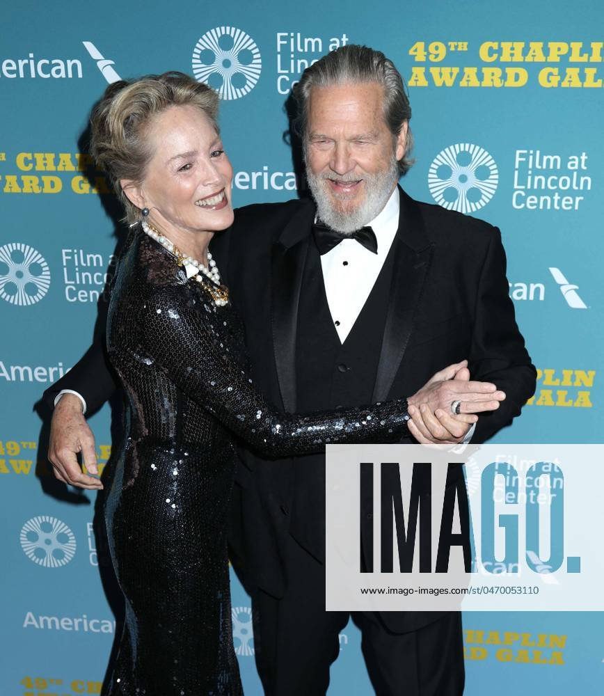 Bilder des Jahres 2024, Entertainment 04 April Entertainment Themen der Woche KW18 April 29, 2024, New York, New York, USA: Actors SHARON STONE and JEFF BRIDGES seen at the 49th Chaplin Award Gala Honoring Jeff Bridges held at Alice Tully Hall. New York USA - ZUMAk03_ 20240429_zaf_k03_139
