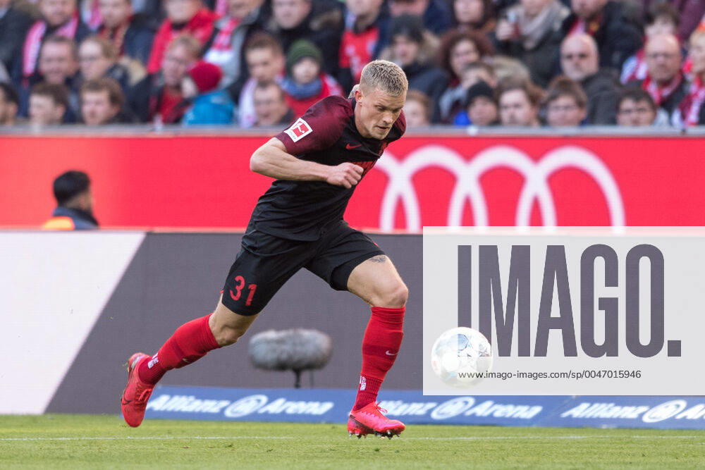 Football, Bundesliga, FC Bayern Munich FC Augsburg In picture Philipp MAX FC Augsburg, 31 Munich Allianz Arena Bayern Germany