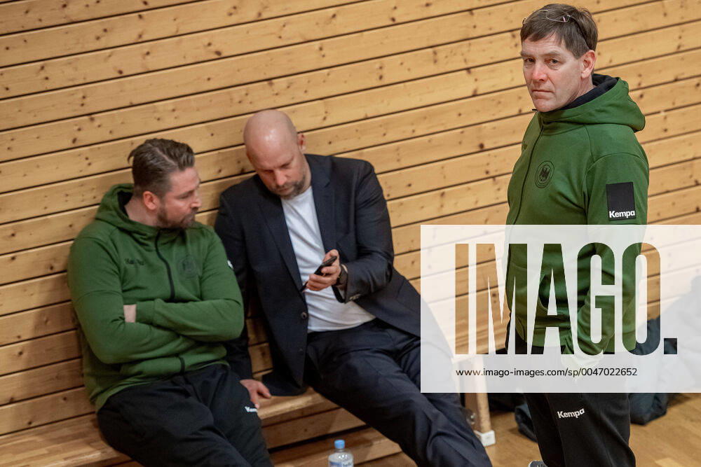 Team manager Oliver Roggisch and DHB board member Axel Kromer talking to national coach Alfred Gislason DHB course in preparation for the international match against the Netherlands in the Ballhaus Arena Aschaffenburg Copyright xVIADATAx xHolgerxJohnx Aschersleben Sachsen Anhalt Germany