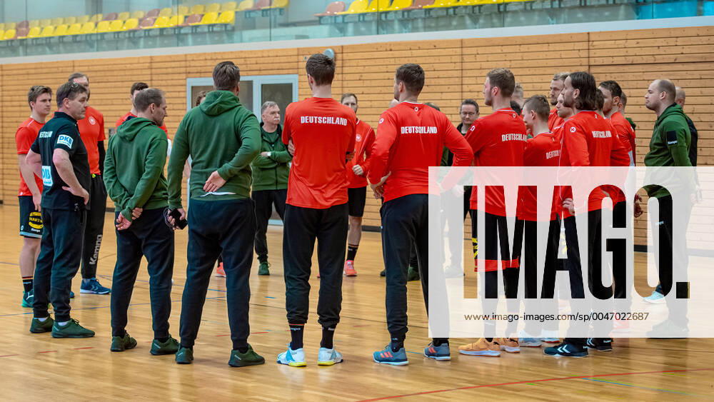 National coach Alfred Gislason makes a speech at the beginning of the training DHB course to prepare for the international match against the Netherlands in the Ballhaus Arena Aschaffenburg Copyright xVIADATAx xHolgerxJohnx Aschersleben Sachsen Anhalt Germany