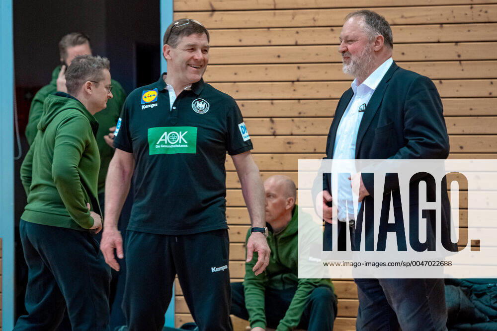 DHB President, holder of the Order of Merit of the Federal Republic of Germany and Lord Mayor of the City of Aschersleben Andreas Michelmann in conversation with national coach Alfred Gislason DHB course in preparation for the international match against the Netherlands in the Ballhaus Arena Aschaffenburg Copyright xVIADATAx xHolgerxJohnx Aschersleben Sachsen Anhalt Germany