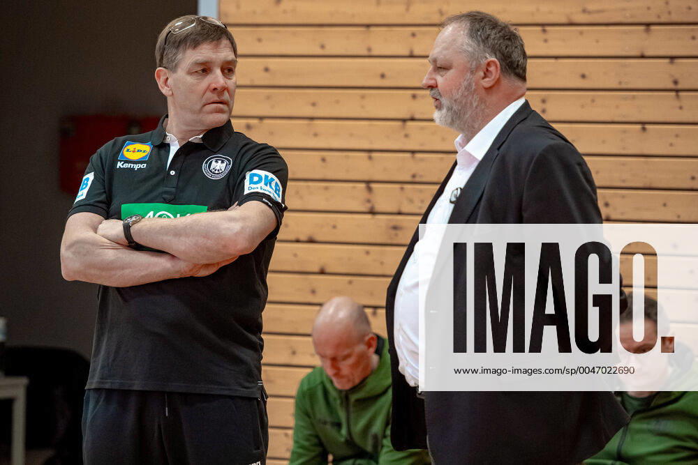 DHB President, holder of the Order of Merit of the Federal Republic of Germany and Lord Mayor of the City of Aschersleben Andreas Michelmann in conversation with national coach Alfred Gislason DHB course in preparation for the international match against the Netherlands in the Ballhaus Arena Aschaffenburg Copyright xVIADATAx xHolgerxJohnx Aschersleben Sachsen Anhalt Germany