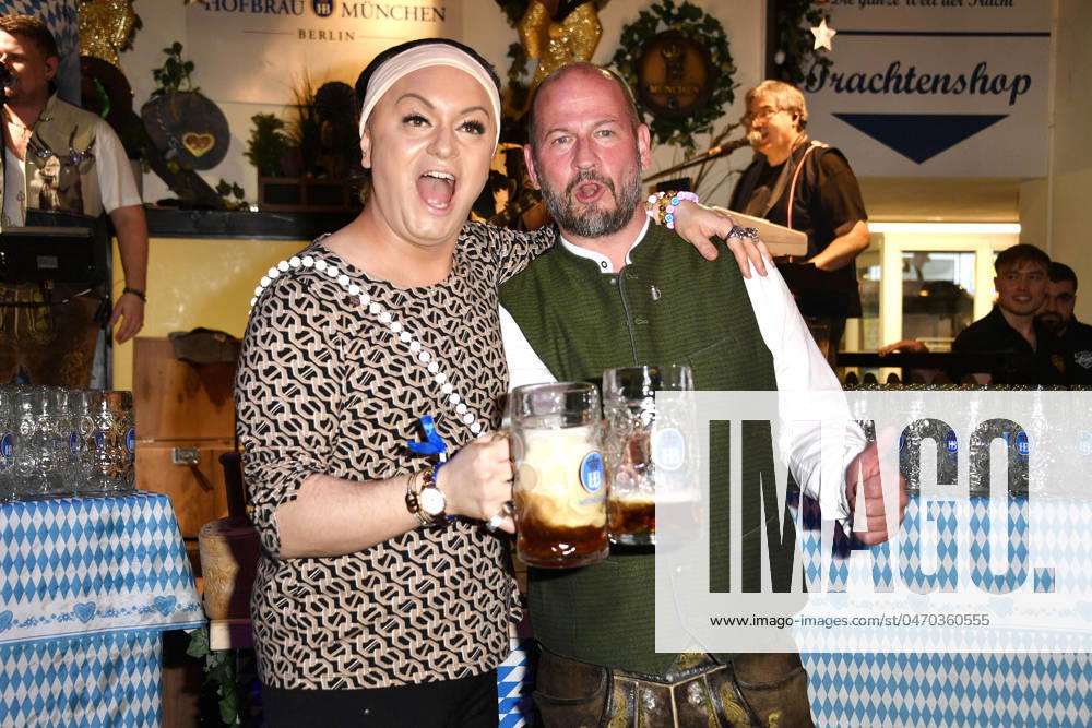 Julian F M Stoeckel and Björn Schwarz at the Maibock tapping at Hofbräu Wirtshaus Berlin Berlin, 30 04 2024 Foto:xN.xKubelkax xFuturexImagex maibockanstich_4432
