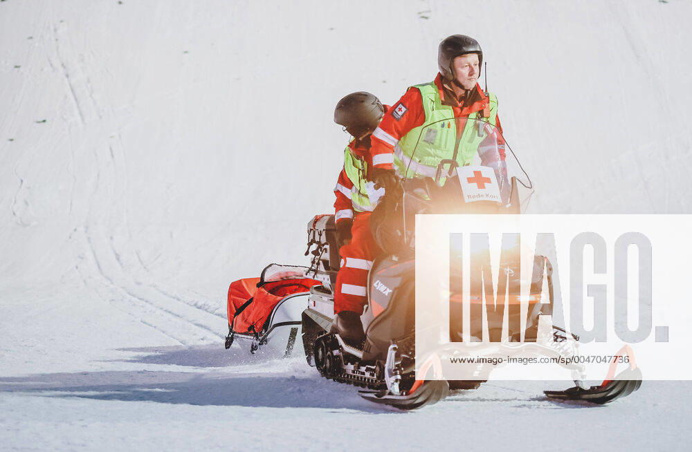 Granasen, Trondheim, NOR, FIS World Cup Ski Jumping, Raw Air, Trondheim, men, in picture rescue team after crash from Stephan Leyhe GER Rescueteam after crash from Stephan Leyhe of Germany during men s 3rd Stage of the Raw Air Series of FIS Ski Jumping World Cup at the Granasen in Trondheim, Norway on 2020 03 11 Trondheim EP_tad