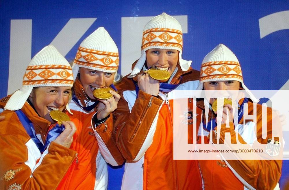 Gold für die 4x7,5km-Staffel, v.li.: Uschi Disl, Kathrin Apel, Kati Wilhelm und Andrea Henkel (alle Deutschland) Biathlon OS Winter Damen Olympische Winterspiele 2002, Olympia, Olympiade, Spiele, Ski Nordisch, nordischer Skisport Gruppe Olympic Medals Plaza Salt Lake City Utah Glück, Freude,
