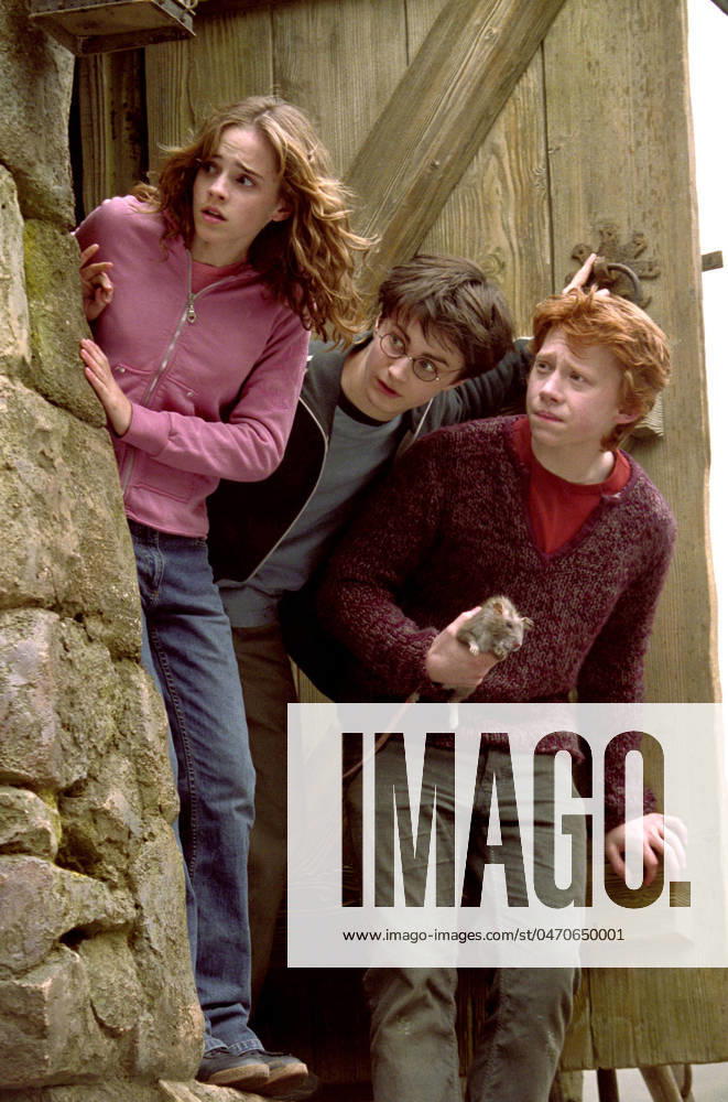 From left to right: EMMA WATSON as Hermione Granger, DANIEL RADCLIFFE as Harry Potter and RUPERT GRINT as Ron Weasley in Warner Bros. Pictures Harry Potter and the Prisoner of Azkaban. ONLY FOR EDITORIAL USE FAM12005