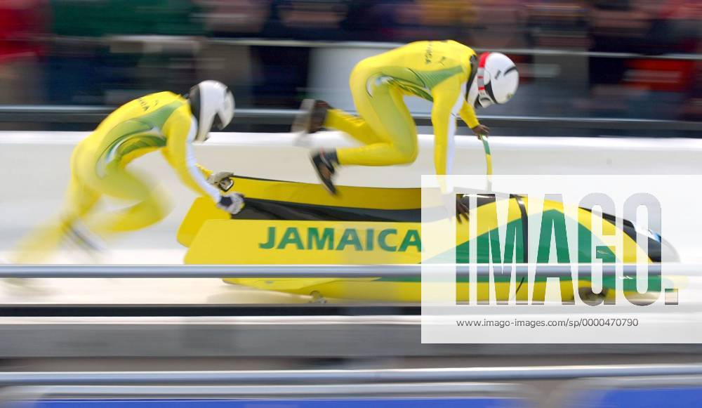 Pilot Winston Alexander Watts und Lascelles Oneil Brown (Jamaika 1) - Start Bobsport OS Winter Herren Olympische Winterspiele 2002, Olympia, Olympiade, Spiele, Zweierbob, Zweier, 2er, Bob, Vdig Gruppe Utah Olympic Park Salt Lake City Dynamik,
