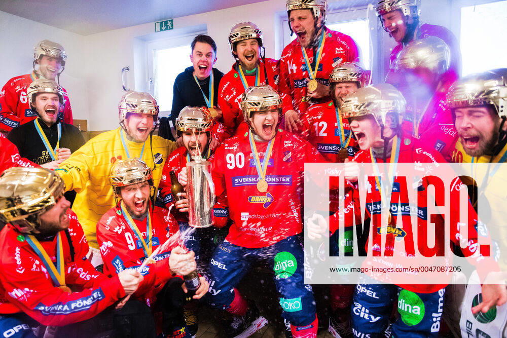 Edsbyns Malwarder Anders Svensson, Hans Andersson, Mattias Hammarström, Simon Jansson, Ted Hedell, Joakim Svensk, Martin Frid players cheer after the SM finals in a bandy between Villa Lidköping and Edsbyn on March 21, 2020 in Uppsala,
