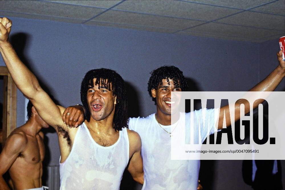 RUUD GULLIT, FRANK RIJKAARD, AC Milan, Celebrating after winning Italian League, Serie A, Napoli vs Milan 1-1, Napoli SERIE A 1991-92 NAPOLI-MILAN 1-1 FESTA SCUDETTO