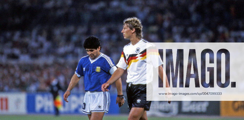 Deutschland - Argentinien Italien, Rom, 08.07.1990, Fussball, FIFA WM 1990 in Italien, Finale, DFB Deutschland - Argentinien (1:0): v.l. Diego Maradona (Argentinien), Guido Buchwald (Deutschland).