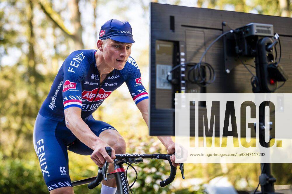 KW14 S GRAVENWEZEL, BELGIUM - APRIL 5 : VAN DER POEL Mathieu of Alpecin-Fenix cycling team pictured during Tour De Zwift at his home. on April 05, 2020 in s Gravenwezel, Belgium, 5 04 2020 CYCLISME : Mathieu Van Der Poel - Ronde Van Zwift - 05 04 2020 PHOTONEWS PANORAMIC