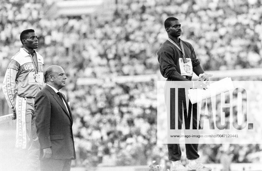 Athletics, World Athletics Championships Winner Ben Johnson, Canada, and 2nd placed Carl Lewis, USA, react on the podium after the 100 m final at The World Athletics Championships on August 30, 1987 in Rome, Italy BILDBYRAN,