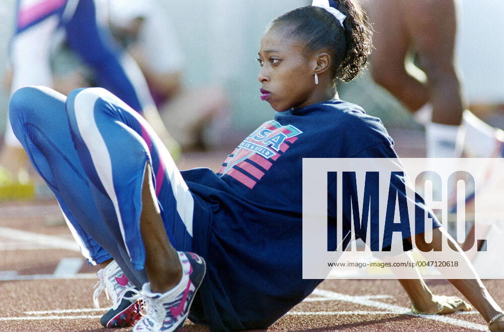 Athletics, World Athletics Championships Gold medalist Gail Devers of USA prepares for womens 100 m at The World Athletics Championships on August 15, 1993 in Stuttgart, Germany BILDBYRAN,