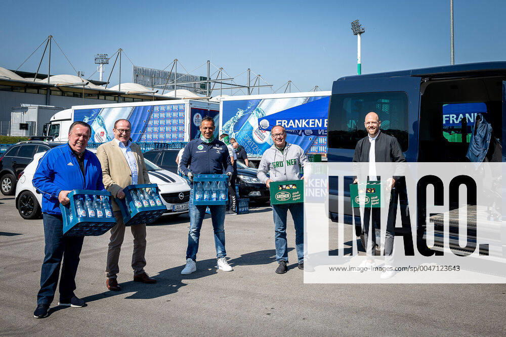 SpVgg Greuther Fürth Fuerth Season 2019 2012 Issue of free beverage crates for employees in system-relevant occupations Corona Covid19 ThHa Bodo Spletter Management, Franken Brunnen , Michael Bartholl Managing Director Frankenbrunnen , Rachid Azzouzi Sports Director Managing Director Sport SpVgg Greuther Fürth , Kai Eschenbacher Head of Marketing Tucher , Holger Schwiewagner Managing Director Vice President SpVgg Greuther Fürth