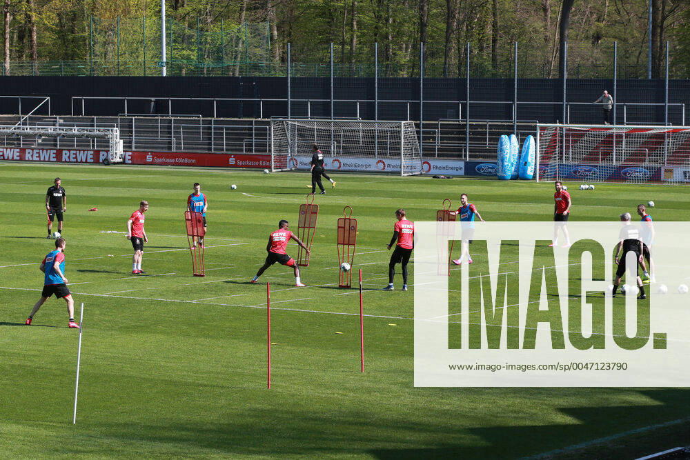 Sport 1 FC Köln Training with minimum distance to the players 08 04 2020