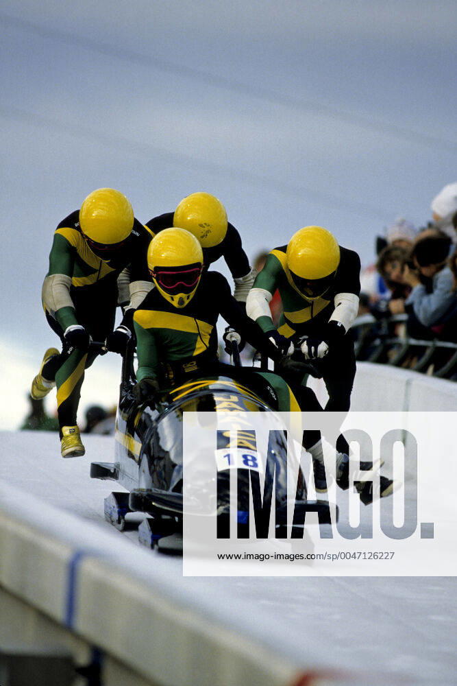 Bobsled Jamaican bobsled team starting their run at the 1988 Olympic Winter games, Winterspiele,Spiele, Summer games Calgary, Alberta, Canada Calgary Alberta Canada