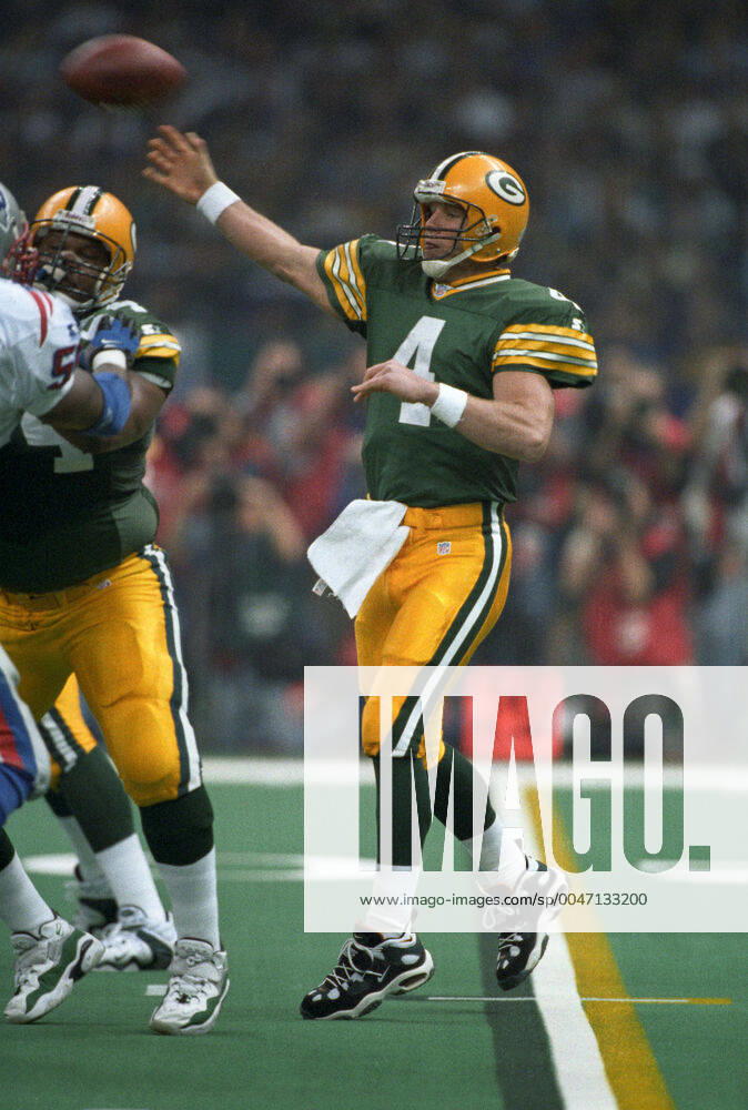 Football Brett Favre, Greenbay Packers quarterback during the 1997 Superbowl