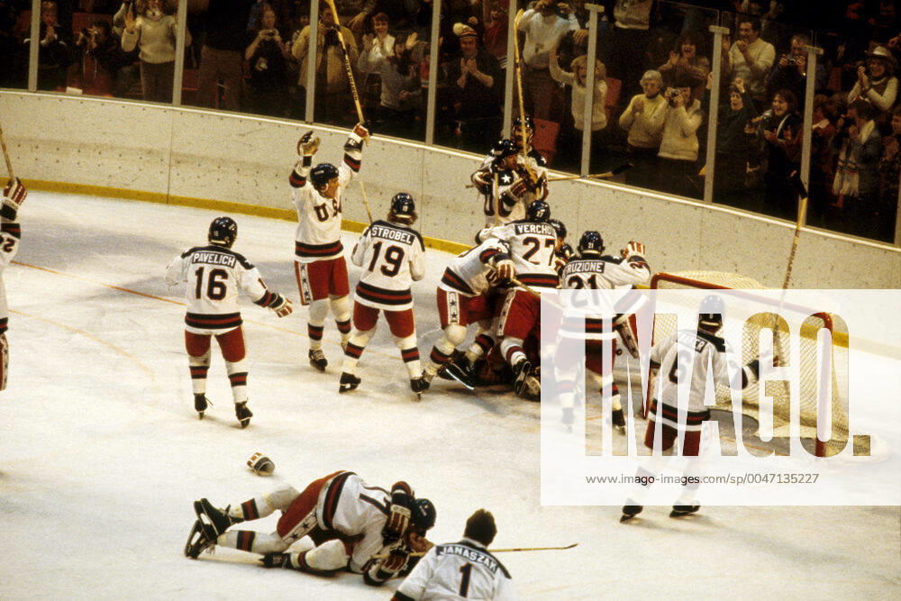 Ice hockey, Eishockey Team USA defeats Russia to reach the gold medal game in the 1980 Olympic Winter games, Winterspiele,Spiele, Summer games Lake Placid, New York.