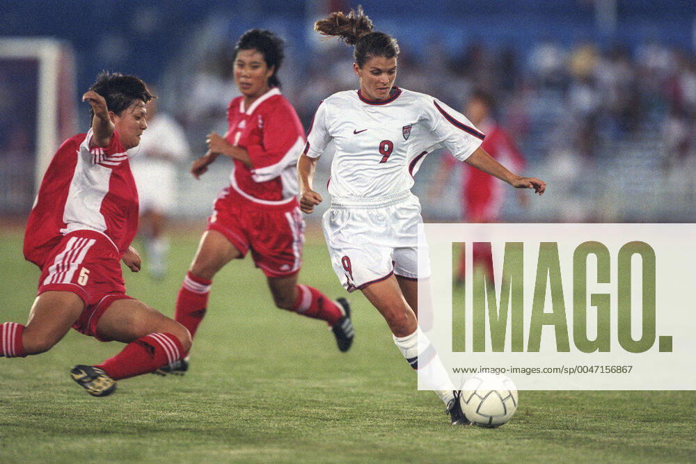 Soccer-Women Mia Hamm (USA) competing against China at the 1998 Goodwill Games Uniondale NY USA