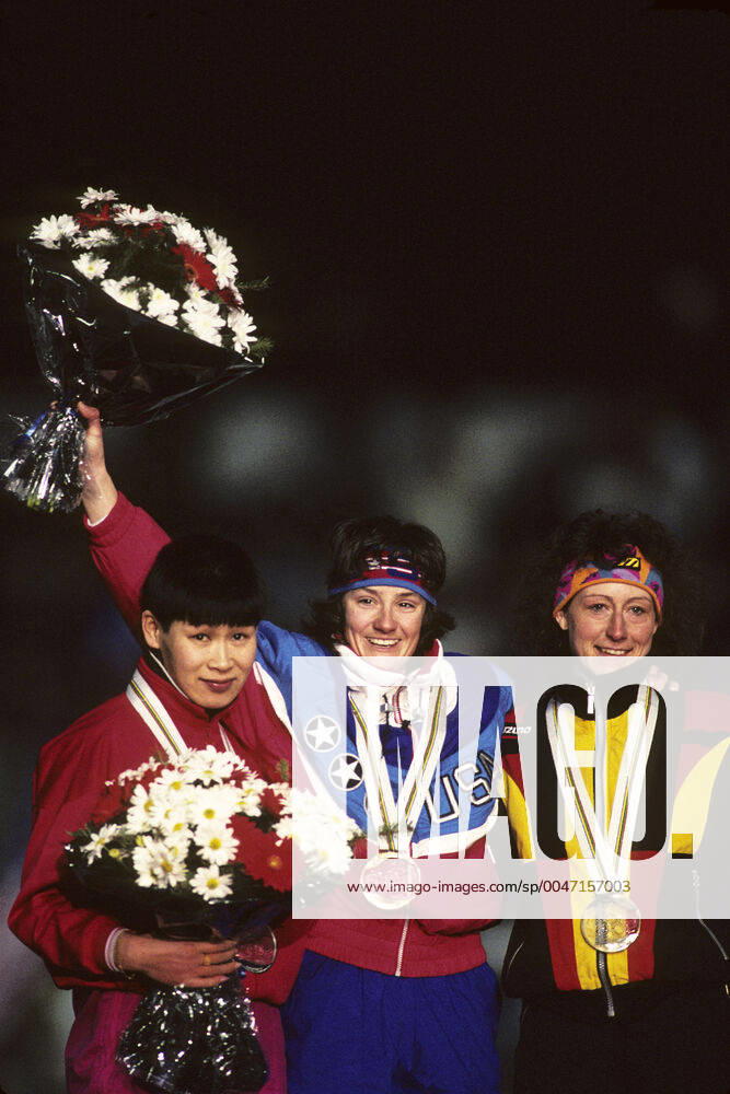 Speedskating Bonnie Blair USA 500m Gold medal winner center with left- silver- Qiabo Ye CHN and bronze Christa Luding GER 1992 Olympic Winter games, Winterspiele,Spiele, Summer games Albertville France