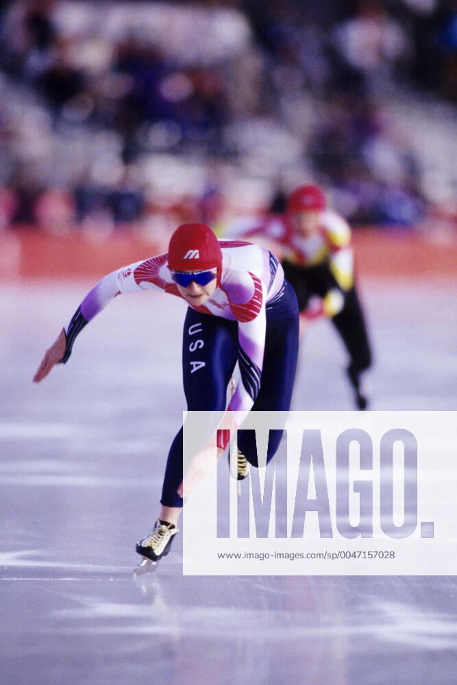 Speedskating Bonnie Blair USA skating to the gold medal in the 500m at the 1992 Olympic Winter games, Winterspiele,Spiele, Summer games Albertville France
