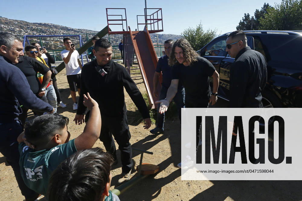 Former FC Barcelona player Carles Puyol visits Club Deportivo Once Estrellas at Cerro La Cruz Sebastian Cisternas Photosport, Aton 897663