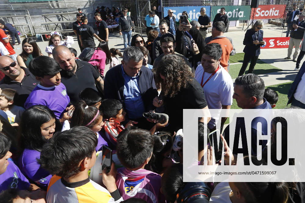 Former FC Barcelona player Carles Puyol visits Club Deportivo Once Estrellas at Cerro La Cruz Sebastian Cisternas Photosport, Aton 897668