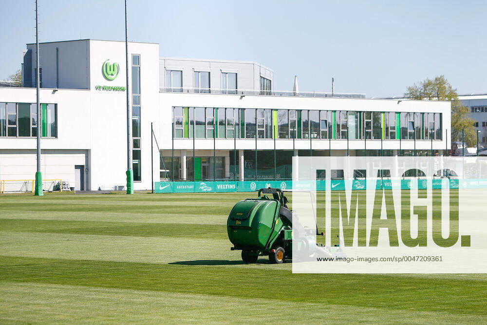 Consequences of the Corona Virus in Wolfsburg, the turf of the VfL Wolfsburg training ground is mowed The club prepares for the continuation of the Bundesliga season with non-public training sessions