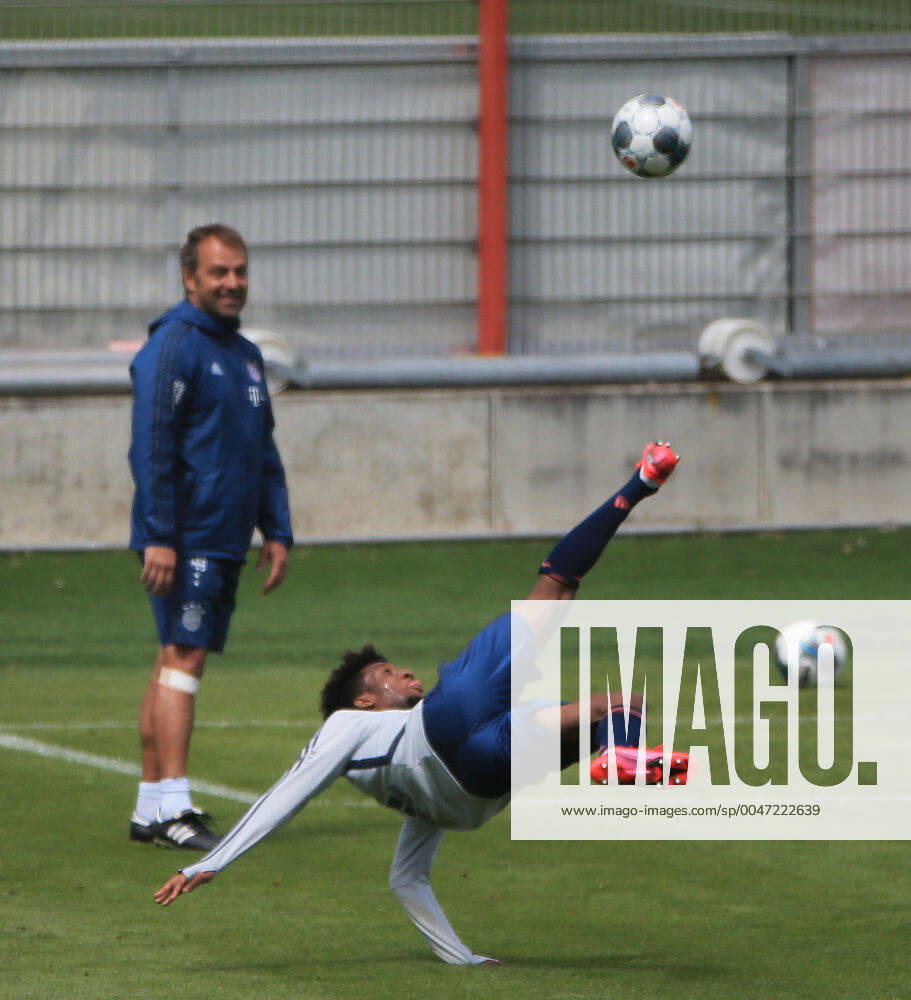 FCB Training, Saebenerstrasse Munich, Soccer, in the picture Hansi Flick FCB is happy about Kingsley Coman FCB pulling back