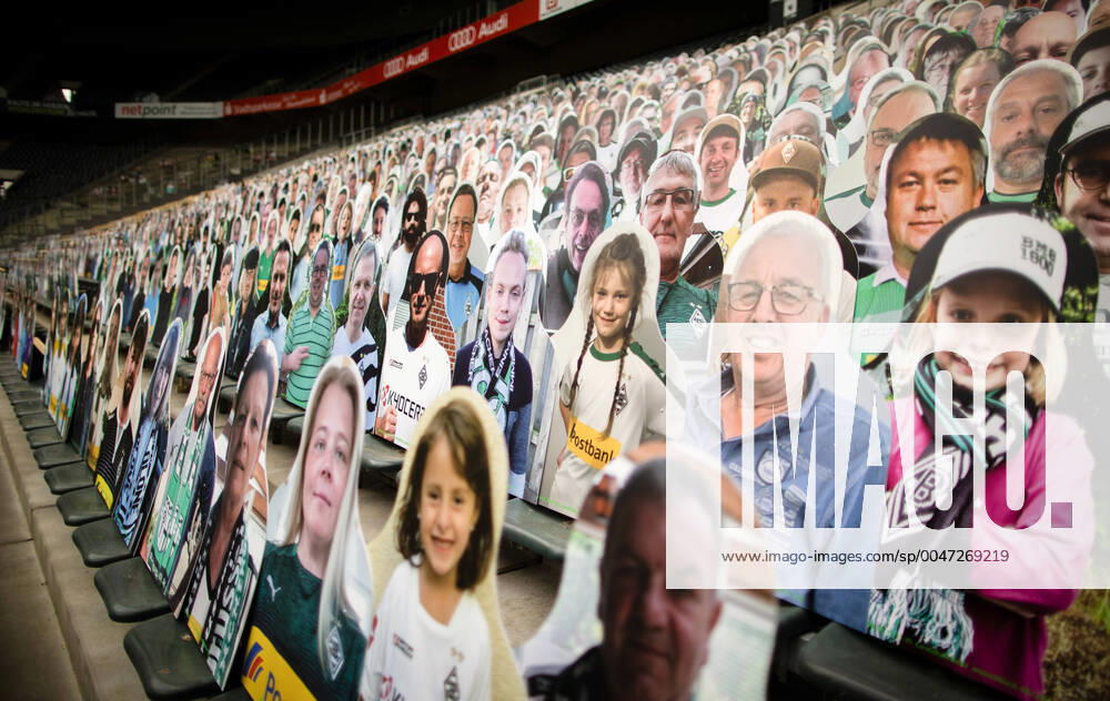 Fans of Borussia Mönchengladbach cannot enter the stadium due to the Corona pandemic and put up their cardboard mates instead Borussia Mönchengladbach